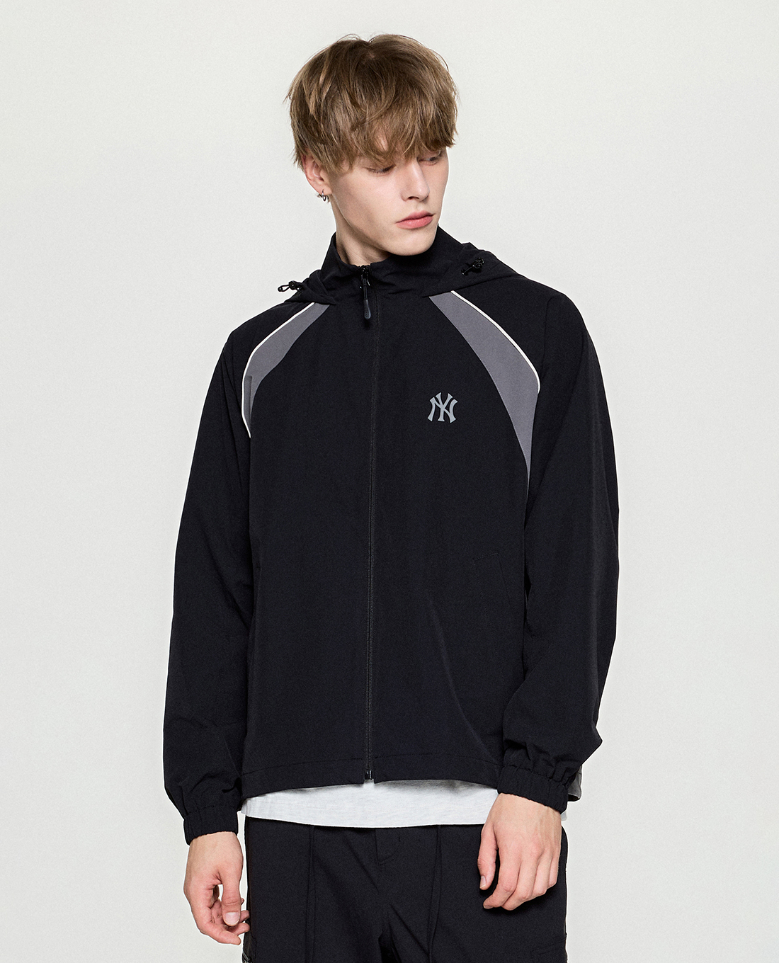 Áo khoác phối mũ unisex Sportive Varsity Style Code: 3AWJV0154